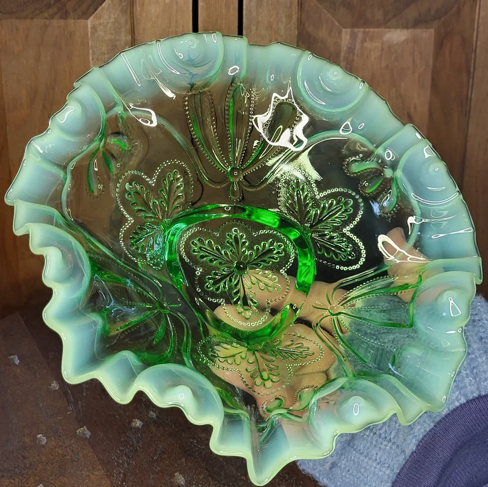 Antuque Green Glass Bowl - Picture 8 of 13